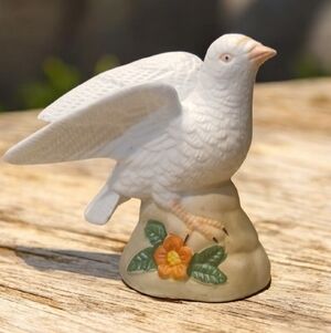 🤍White Ceramic Bird Figurine